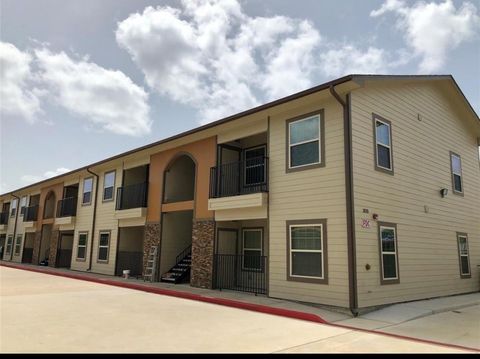 Photo of 1820 Jacquelyn Drive #204, Houston, TX 77055 (MLS # 27795489)