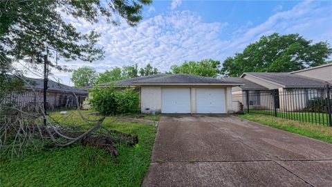 Photo of 2003 Deerhurst Lane, Houston, TX 77088 (MLS # 461807)