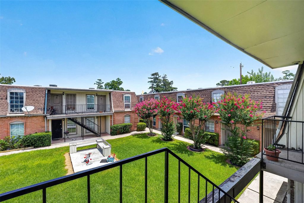 Photo of 1220 Shadowdale Drive #6, Houston, TX 77043 (MLS # 83508611)
