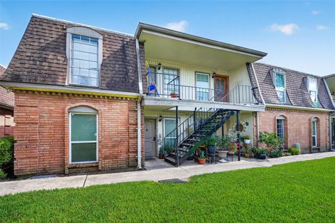 Photo of 1220 Shadowdale Drive #6, Houston, TX 77043 (MLS # 83508611)