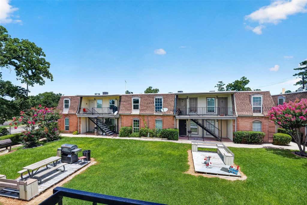 Photo of 1220 Shadowdale Drive #6, Houston, TX 77043 (MLS # 83508611)