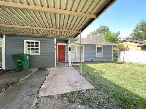 Photo of 5213 Anzio Road, Houston, TX 77033 (MLS # 94761395)