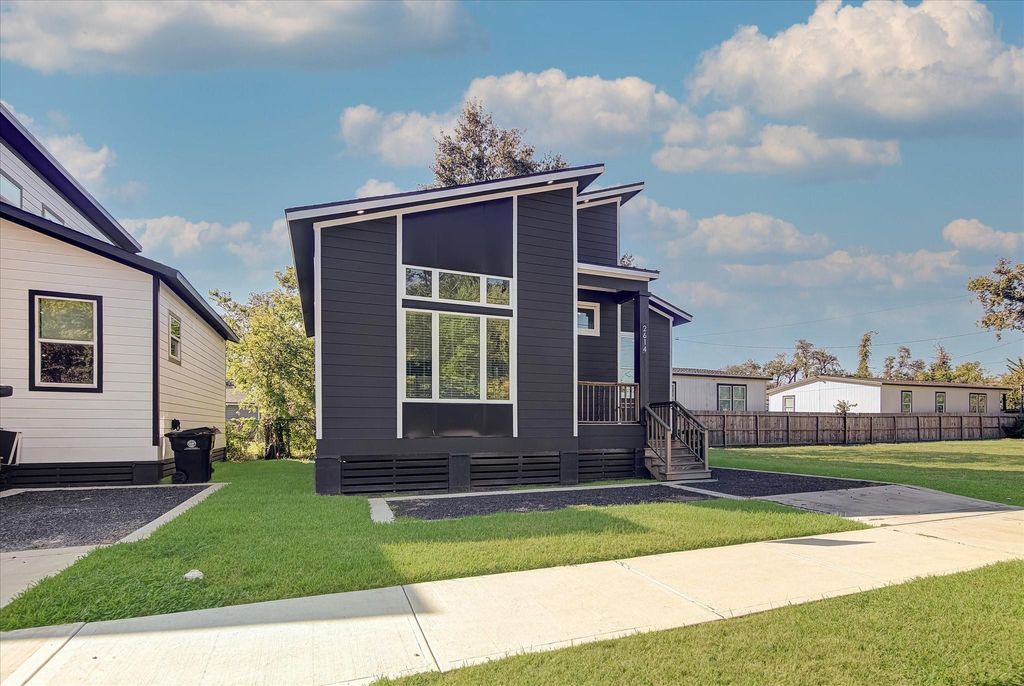 Photo of 2614 Noble Street, Houston, TX 77026 (MLS # 59791113)