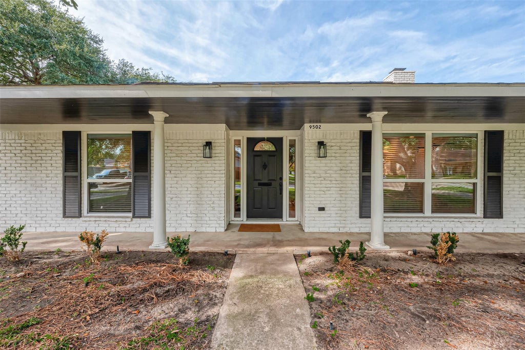 Photo of 9502 Bob White Drive, Houston, TX 77096 (MLS # 89212638)