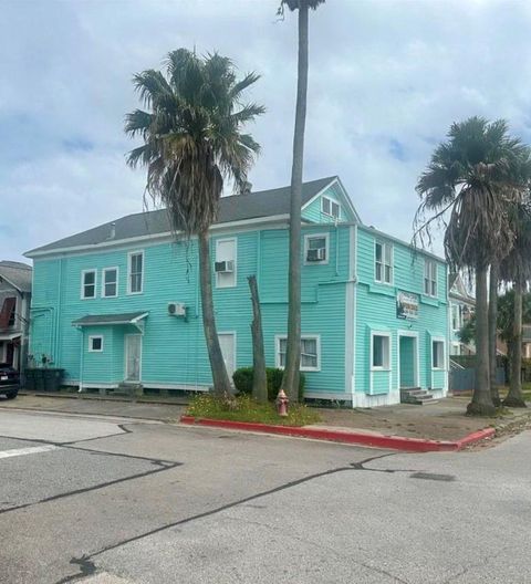 Photo of 2025 Avenue N 1/2, Galveston, TX 77550 (MLS # 23946350)