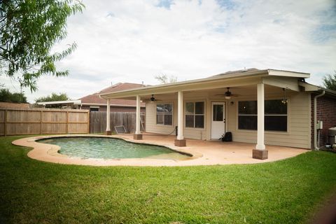 Photo of 1714 Laura Anne Drive, Houston, TX 77049 (MLS # 95412481) Photo of 1714 Laura Anne Drive, Houston, TX 77049 (MLS # 95412481)