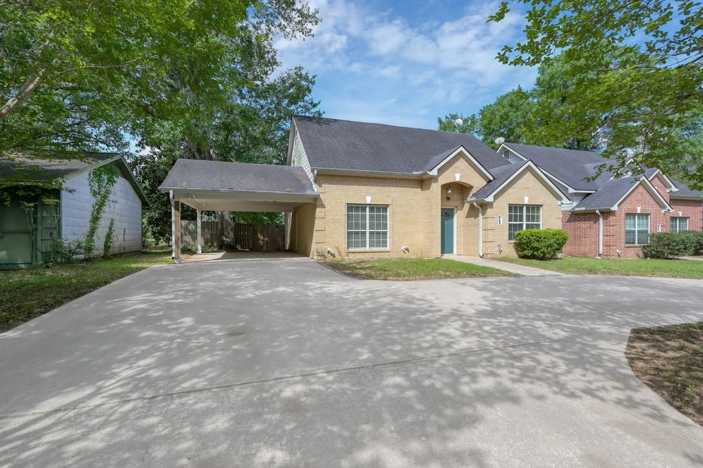 Photo of 125 Pine Street, Prairie View, TX 77445 (MLS # 91713208)