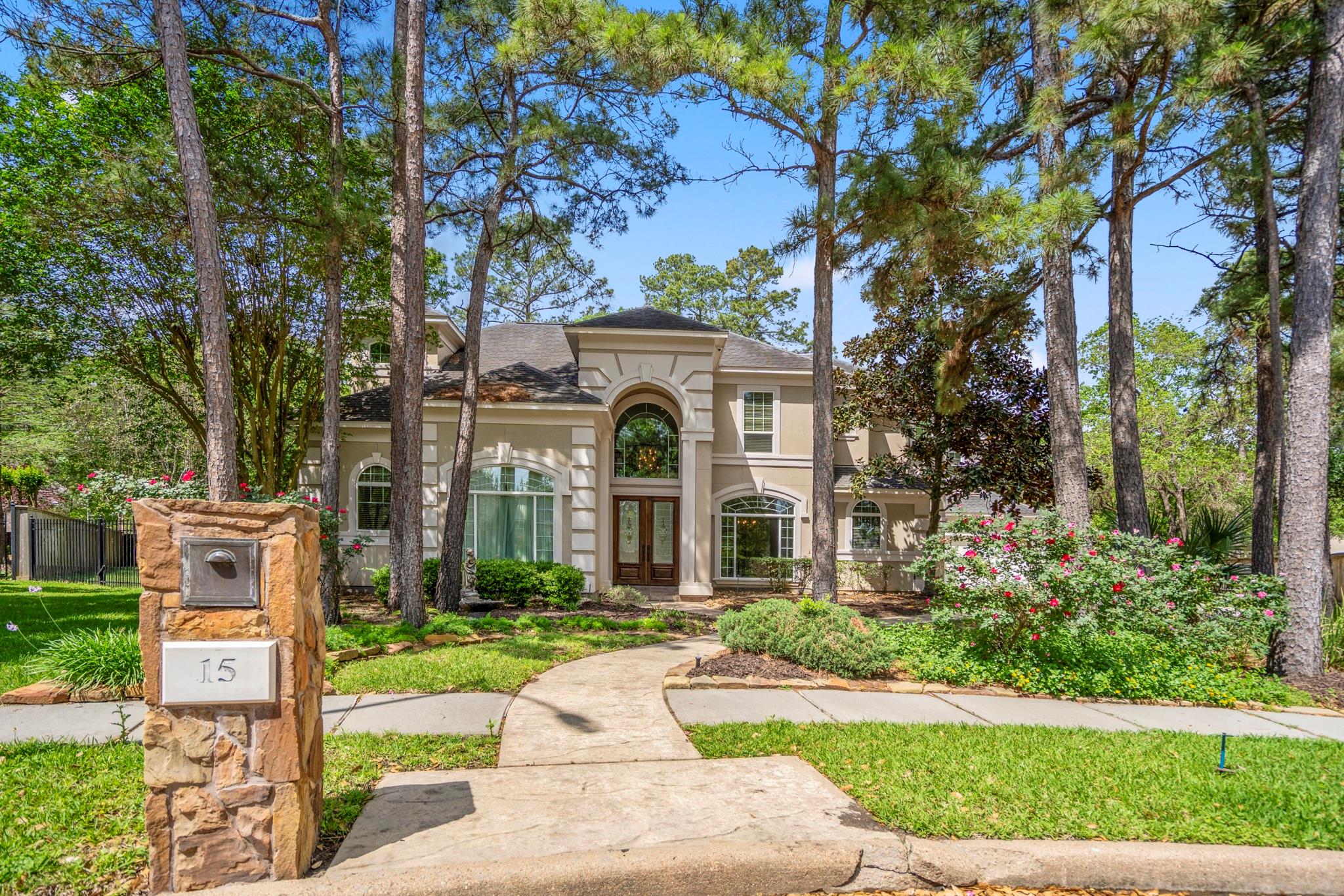 15 Lochbury Court