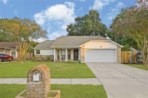 Homes For Sale - 6307 Woodland Forest Drive<br/> Houston, TX 77088