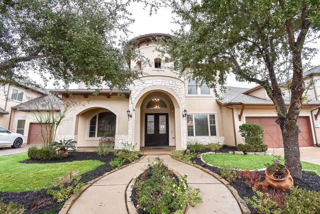 Photo of 7711 Reseda Street, Sugar Land, TX 77479 (MLS # 21045787)