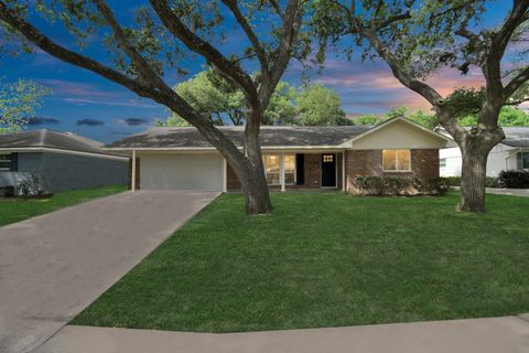Photo of 5010 Creekbend Drive, Houston, TX 77035 (MLS # 38424472)