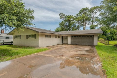 Photo of 121 Glynn Drive, Bridge City, TX 77611 (MLS # 34269338)