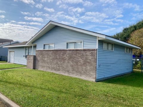 Photo of 1601 20th Street, Galveston, TX 77550 (MLS # 12755531)