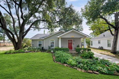 Photo of 1511 Sue Barnett Drive, Houston, TX 77018 (MLS # 87302351)