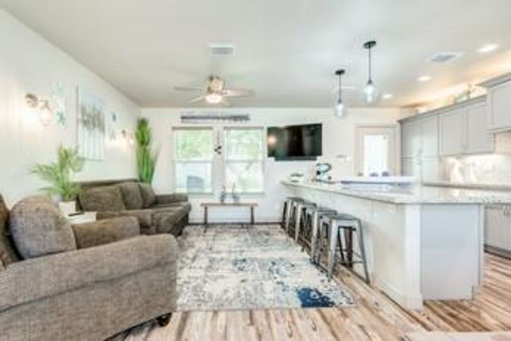 Photo of 117 Tarpon Avenue, Galveston, TX 77550 (MLS # 73092124)