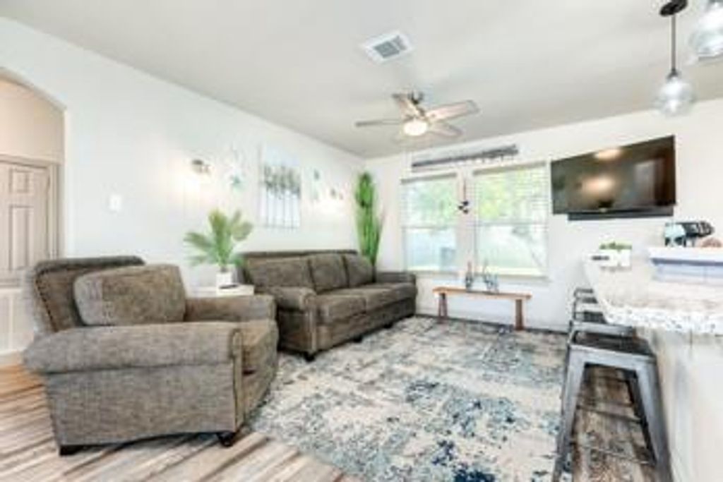 Photo of 117 Tarpon Avenue, Galveston, TX 77550 (MLS # 73092124)