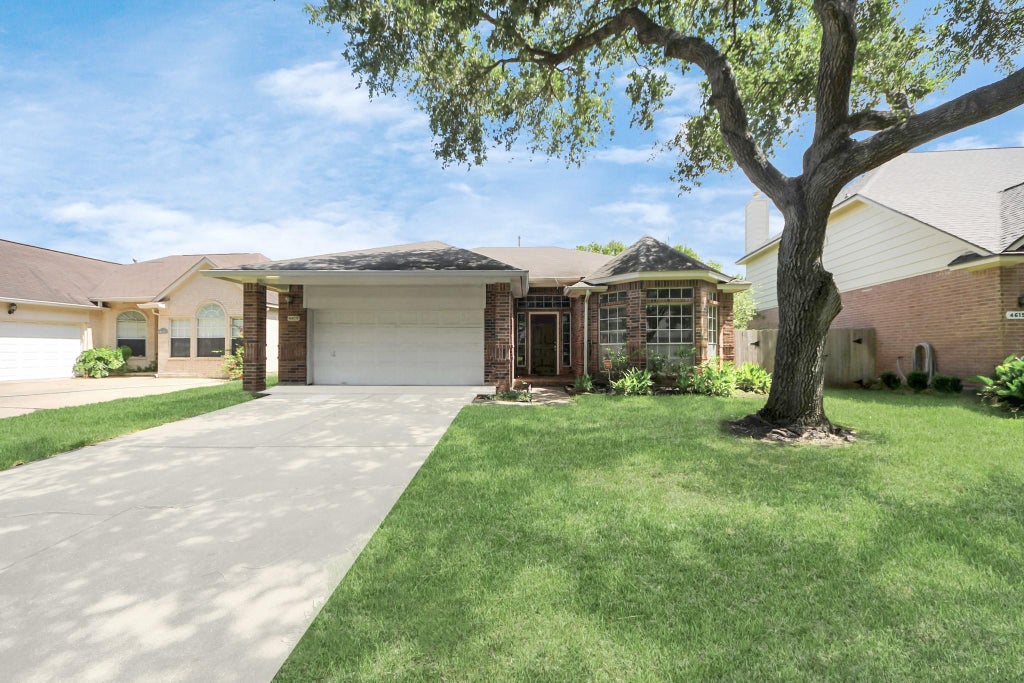 Photo of 4615 Jaymar Drive, Sugar Land, TX 77479 (MLS # 62846923)