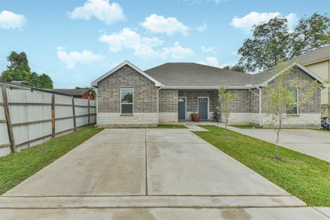 Photo of 7524 E Maxroy Street #B, Houston, TX 77088 (MLS # 29149380)