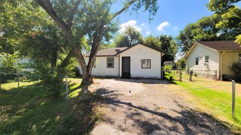1114 Blackwood Avenue Houston TX 77032