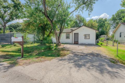 Photo of 1114 Blackwood Avenue, Houston, TX 77032 (MLS # 42776051)