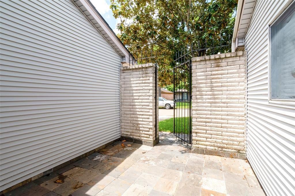 2527 Colonial Ridge Drive