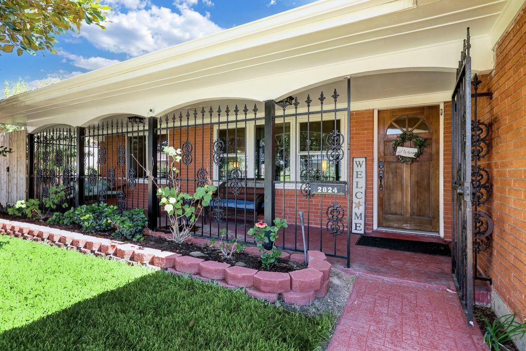 Photo of 2824 E Palm Circle, Galveston, TX 77551 (MLS # 68390374)