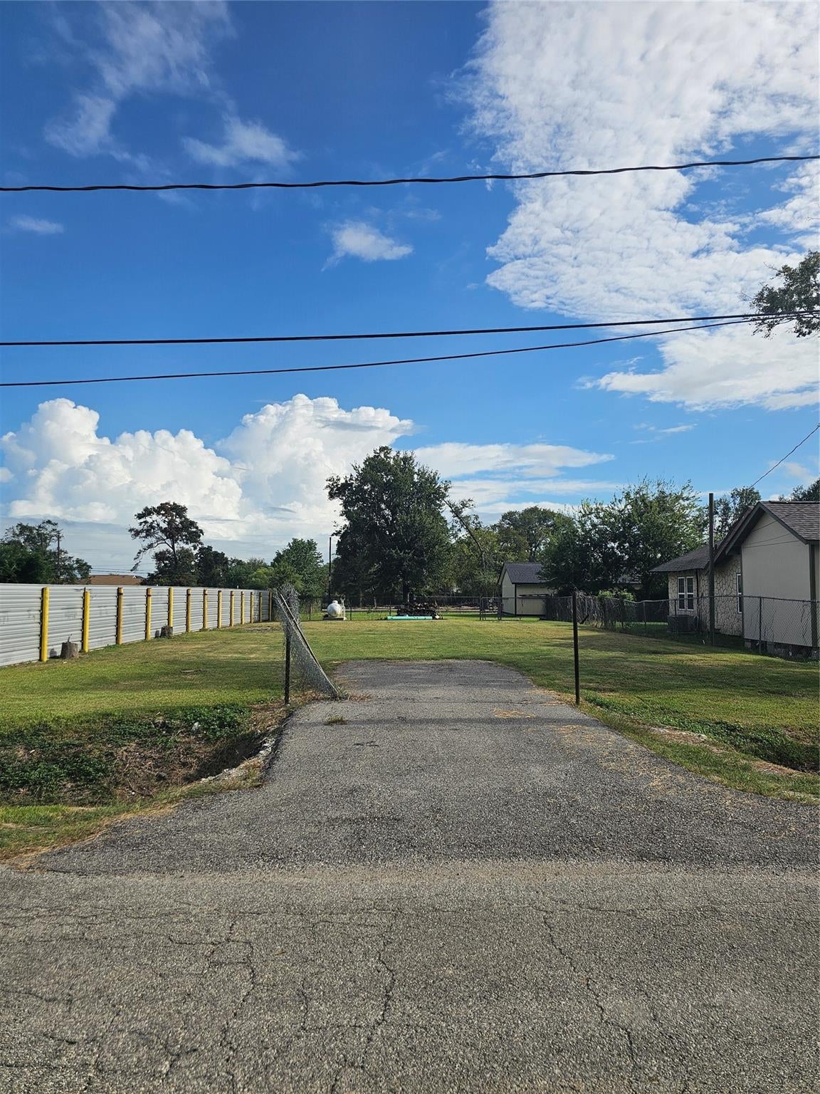 00 Laurelwood Drive