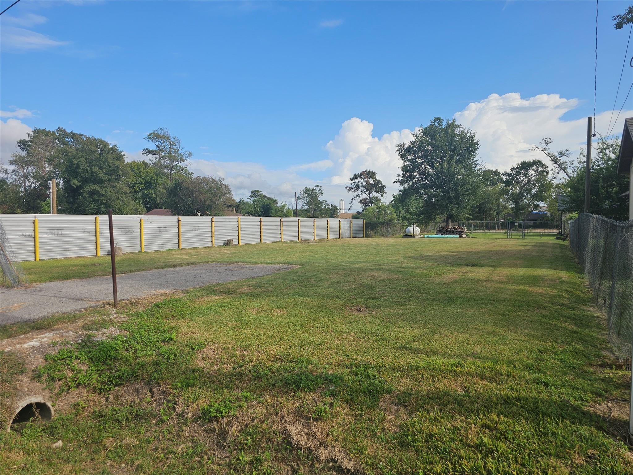 00 Laurelwood Drive