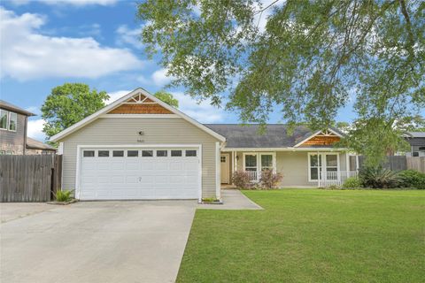 Homes For Sale - 9611 Pinehurst Street<br/> Baytown, TX 77521