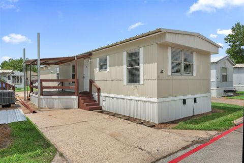 Photo of 2222 N Austin Avenue #42, Pearland, TX 77581 (MLS # 20934338)
