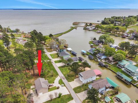 Homes For Sale - 360 Holiday Lane<br/> Coldspring, TX 77331