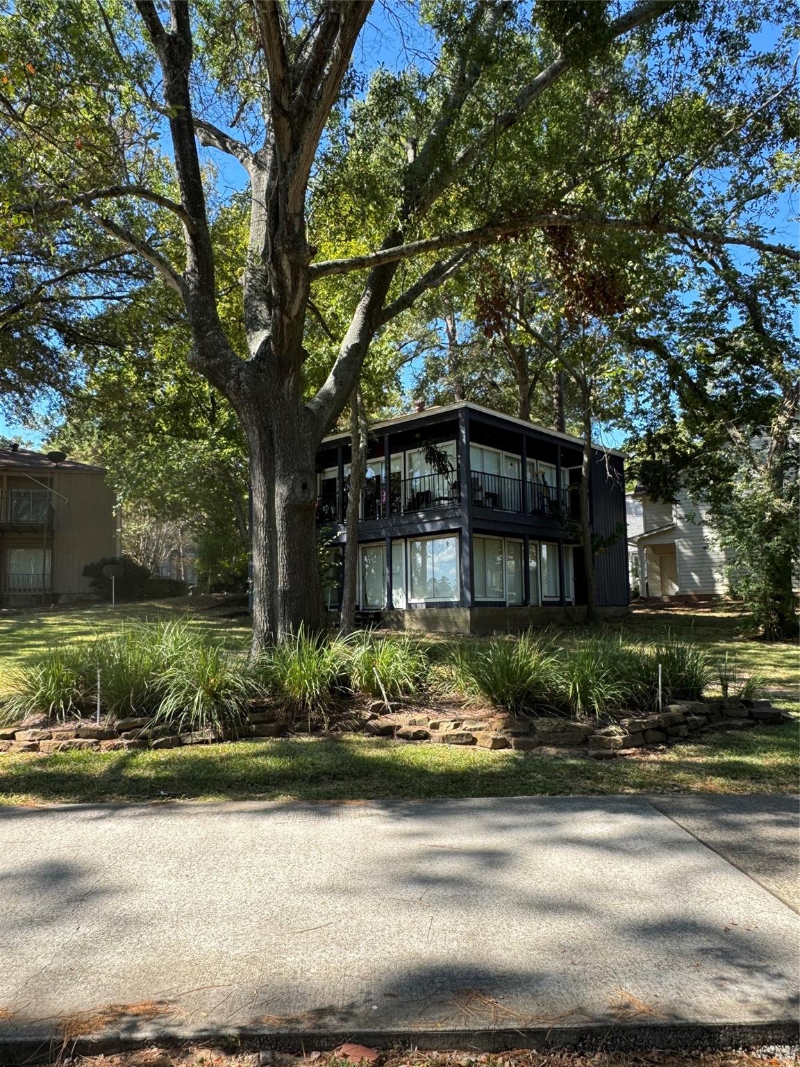 1425 April Villas