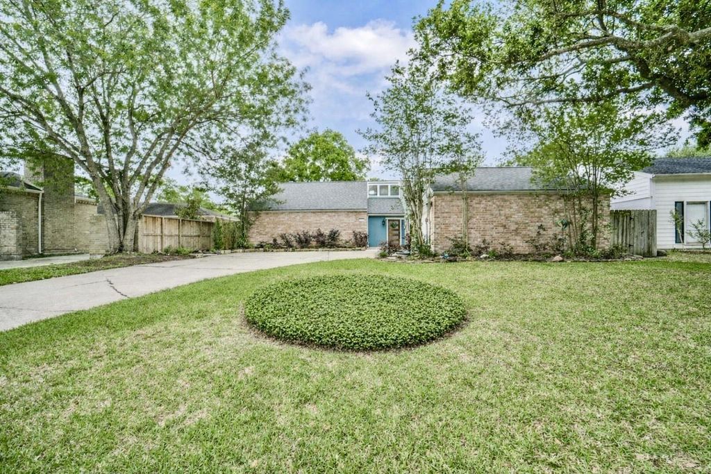 Photo of 12111 Whittington Drive, Houston, TX 77077 (MLS # 63076480)