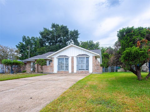 Photo of 4223 Oak Shadows Drive, Houston, TX 77091 (MLS # 93544104)