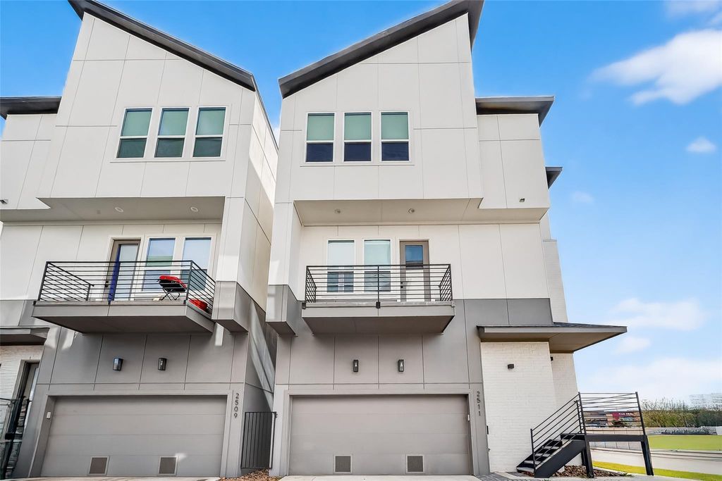 Photo of 2511 N Macgregor Way, Houston, TX 77004 (MLS # 28161575)