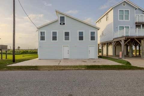 Photo of 207 Beachfront Drive, Matagorda, TX 77457 (MLS # 43353784)