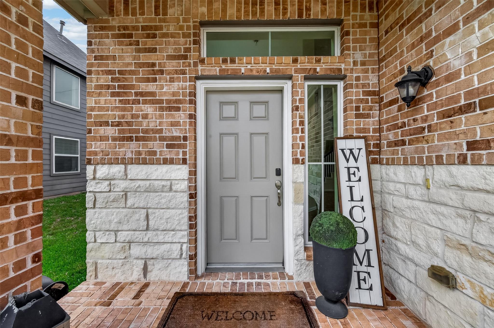 6126 Prince Place Dr