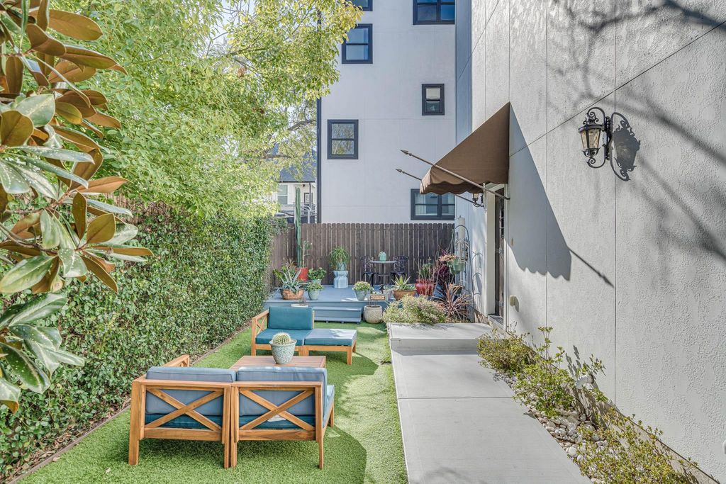 Photo of 1206 W 24th Street, Houston, TX 77008 (MLS # 91454250)