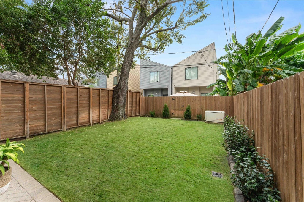 Photo of 836 E 24th Street, Houston, TX 77009 (MLS # 19811344)
