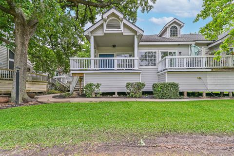 Photo of 111 Dunbar Estates Drive #702, Friendswood, TX 77546 (MLS # 71887851)