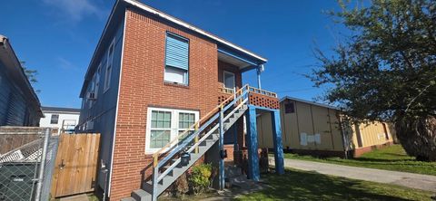 Photo of 712 40th Street, Galveston, TX 77550 (MLS # 46124637)