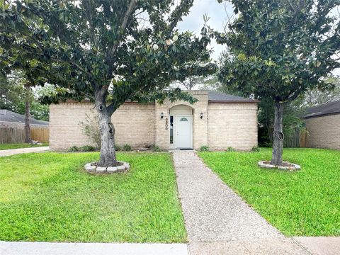 Photo of 6806 Winkleman Road, Houston, TX 77083 (MLS # 37409470)