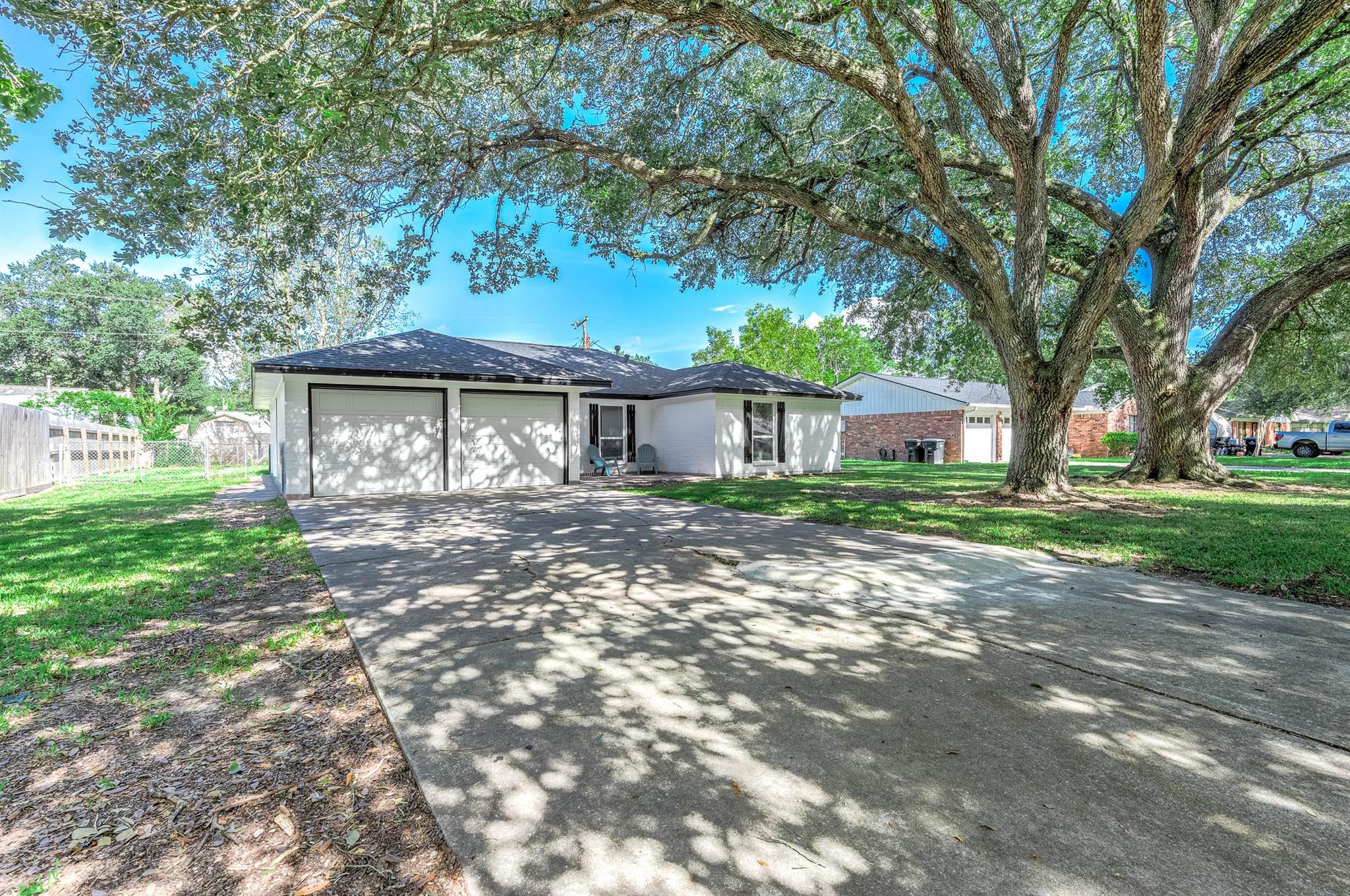 3713 Wilshire Drive
