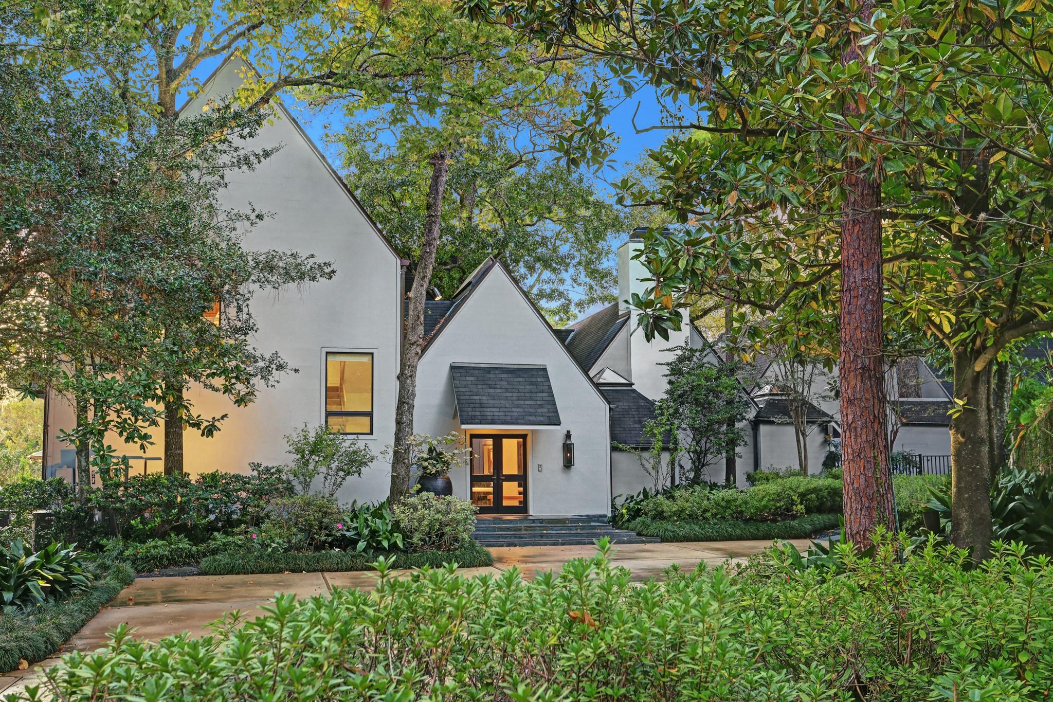 2003 Arrowwood Circle N