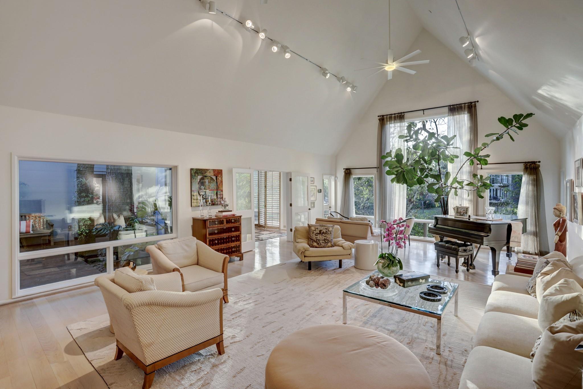 2003 Arrowwood Circle N