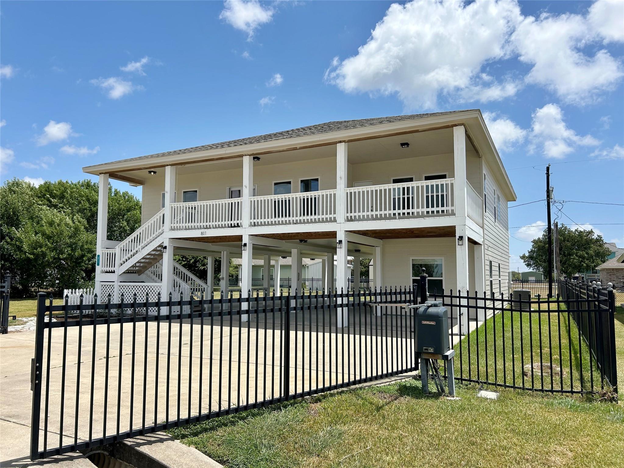 811 W Bayshore Drive