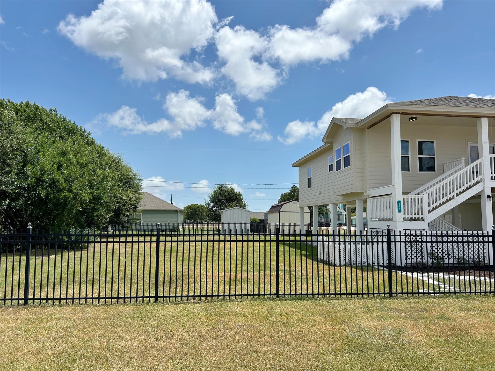 811 W Bayshore Drive