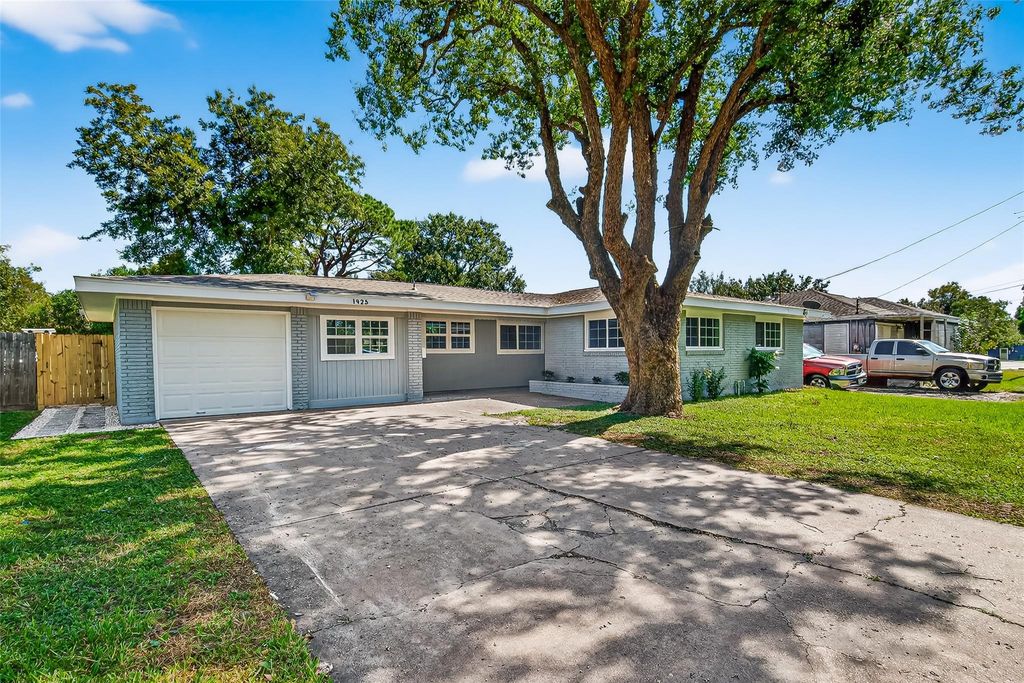 Photo of 1925 Palm Street, La Marque, TX 77568 (MLS # 67554546)