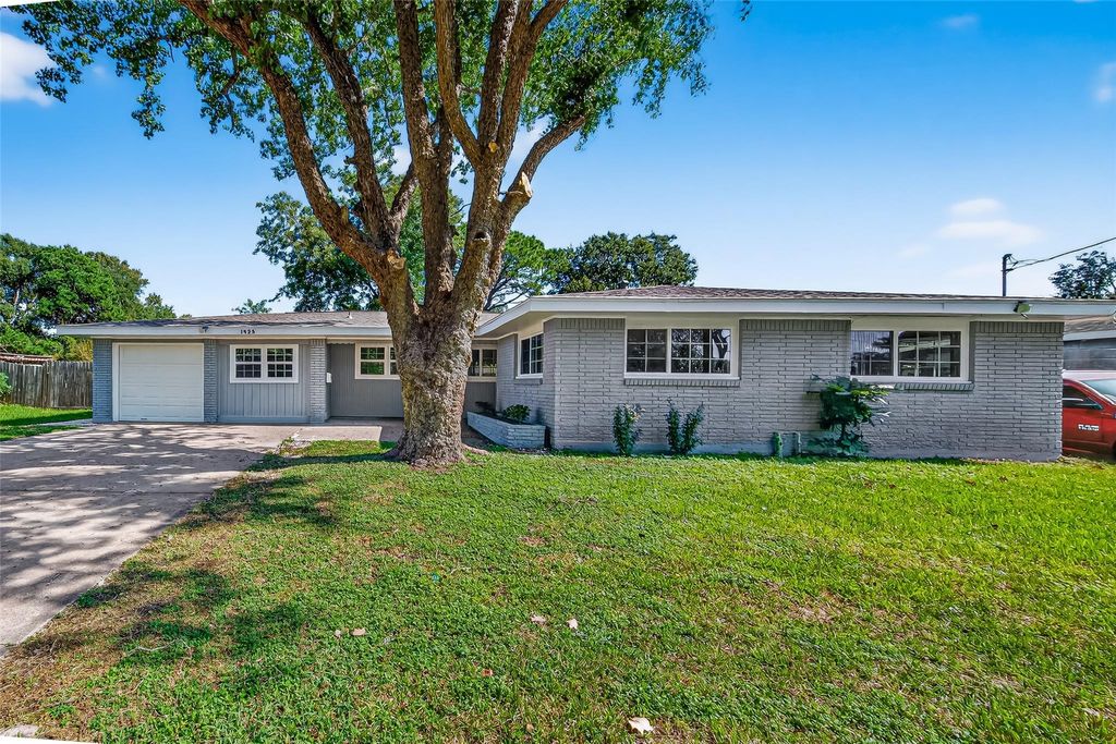 Photo of 1925 Palm Street, La Marque, TX 77568 (MLS # 67554546)