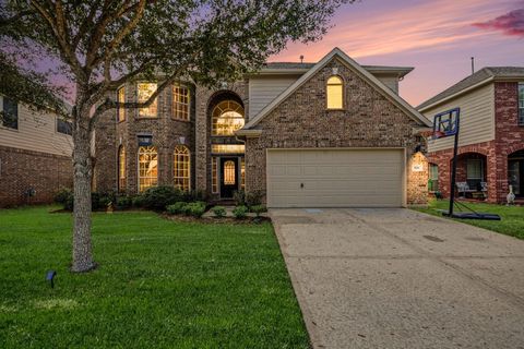 Photo of 806 Dawn Ridge Way, Seabrook, TX 77586 (MLS # 69935718)